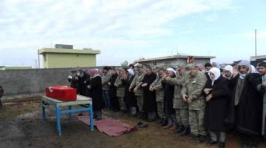 Kaymakam Kotan, İzmir'de Vefat Eden Askerin Taziyesine Katıldı
