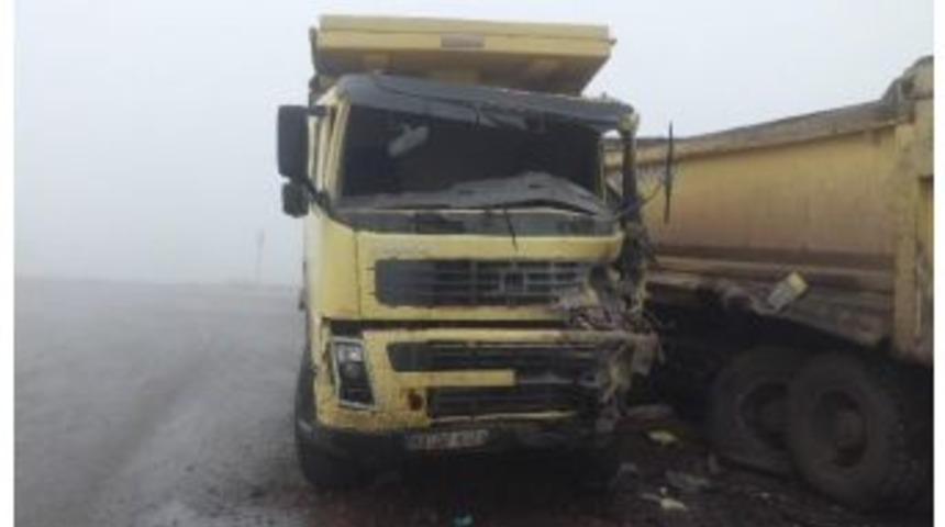 Konya&rsquo;da İki Kamyon &Ccedil;arpıştı: 2 Yaralı