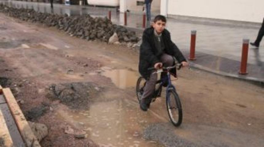 Pasaport'taki Alt Yapı &Ccedil;alışması Vatandaşı Zor Durumda Bıraktı