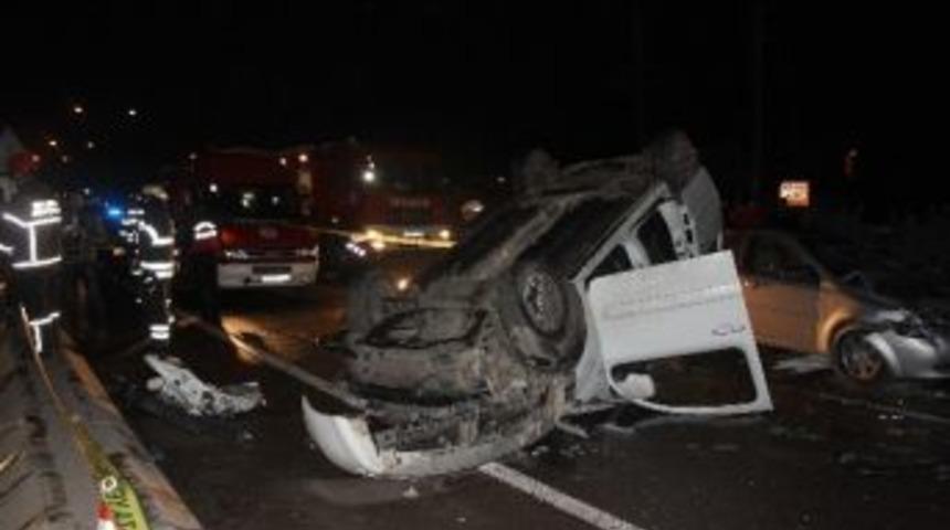 Kocaeli&rsquo;de Trafik Kazası: 1 &Ouml;l&uuml;, 2 Yaralı