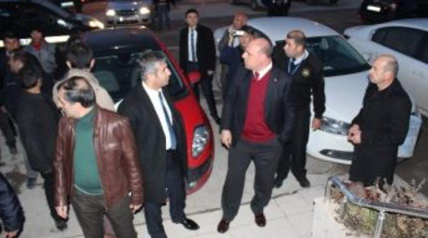 Mardin Belediyesi Dedaş Binasını M&uuml;h&uuml;rledi