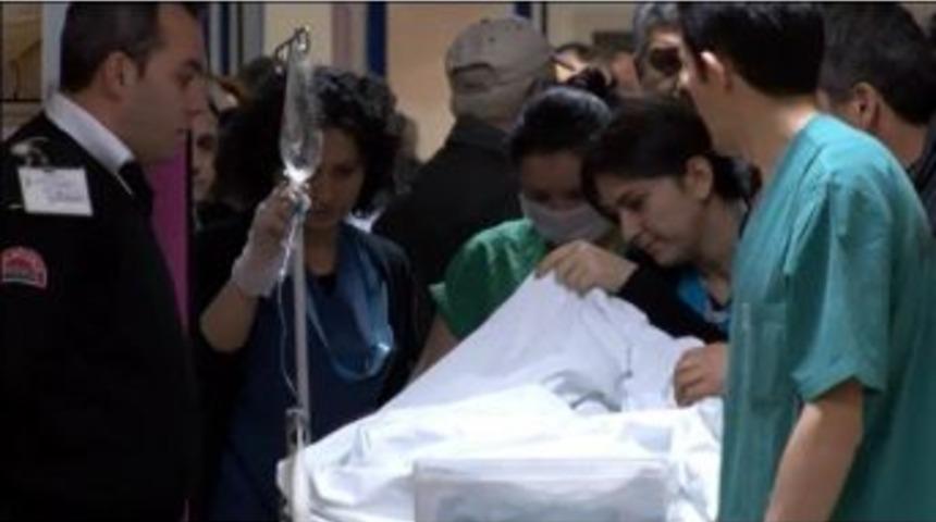 Yaralı Anne, Evladının Yanından Ayrılmadı