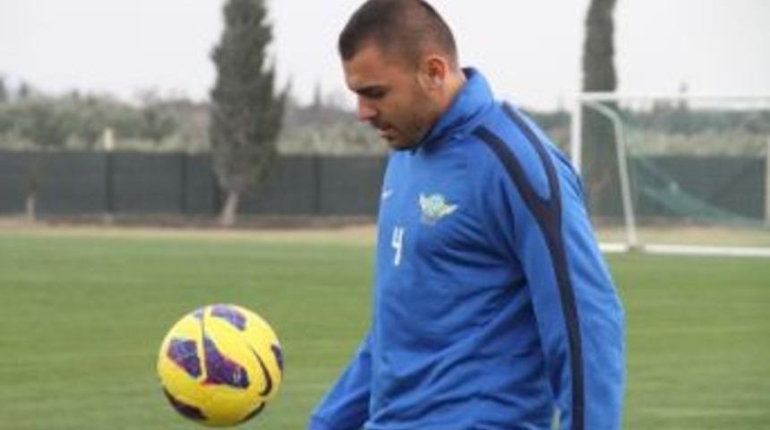 Akhisar Belediyespor, &Ouml;zg&uuml;r Can &Ouml;zcan&rsquo;ı Kiralık Verdi