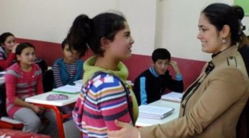 Ulukışla&rsquo;da 1300 &Ouml;ğrenciye Kıyafet Yardımı Yapıldı