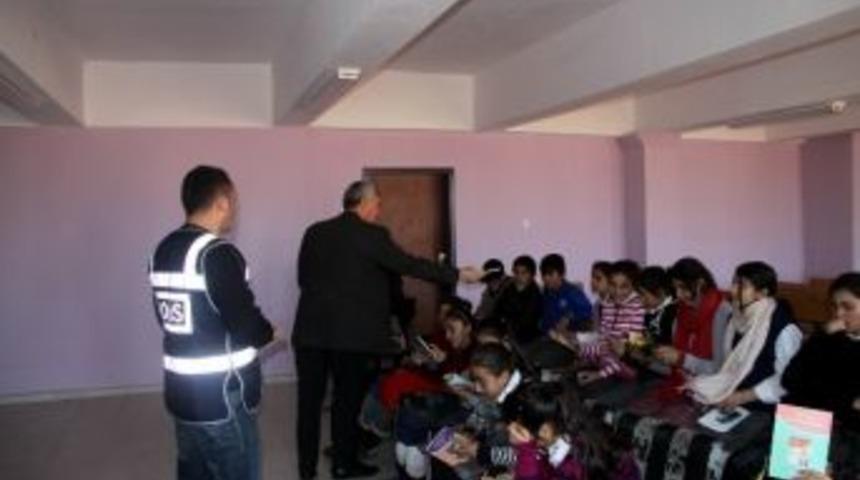 Emniyet İle &Ouml;ğrenciler Arasında Dostluk K&ouml;pr&uuml;s&uuml; Kuruldu