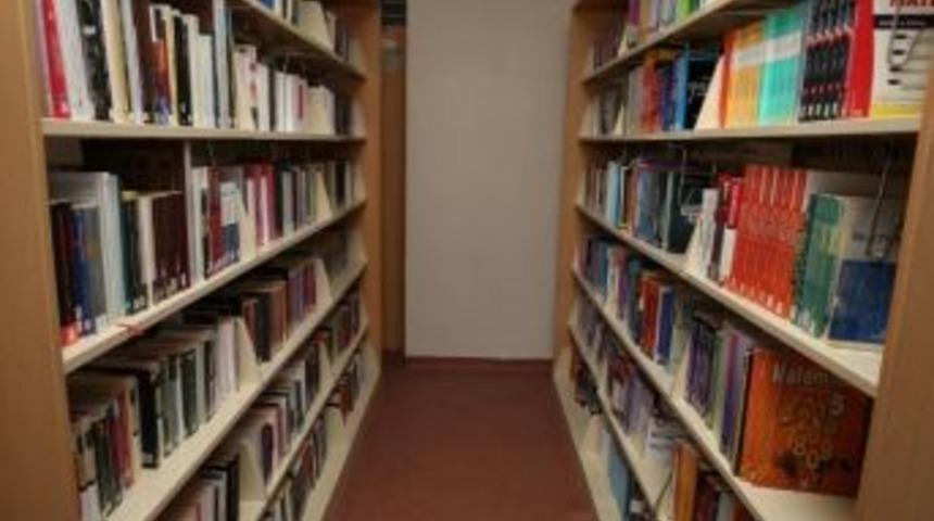 Bayburt &Uuml;niversitesi Merkez K&uuml;t&uuml;phanesine Akademisyenlerden Kitap Bağışı