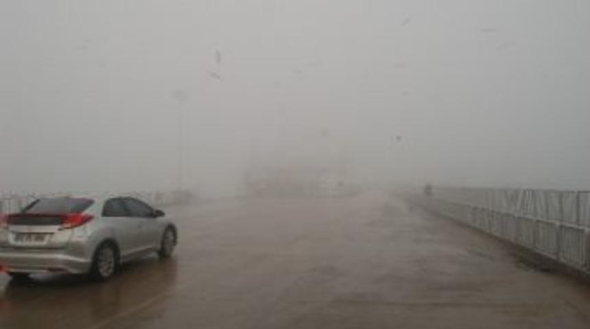 Lapseki İl&ccedil;esinde Yoğun Sis Etkisini S&uuml;rd&uuml;r&uuml;yor