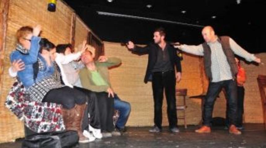 Tiyatro Kum Yeni Sezona A&ccedil;tı