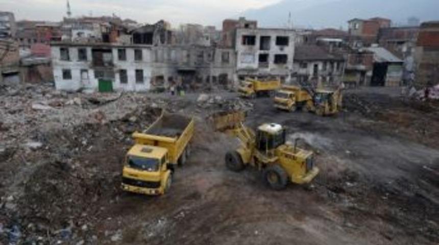 Tabakhaneler B&ouml;lgesindeki &Ccedil;&ouml;p Dağları Kalkıyor