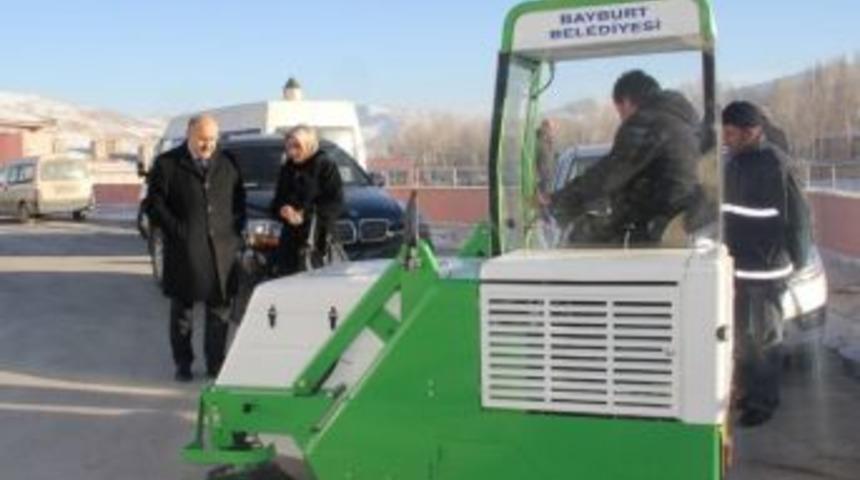 Bayburt Belediyesi Ara&ccedil; Parkını G&uuml;&ccedil;lendirmeye Devam Ediyor