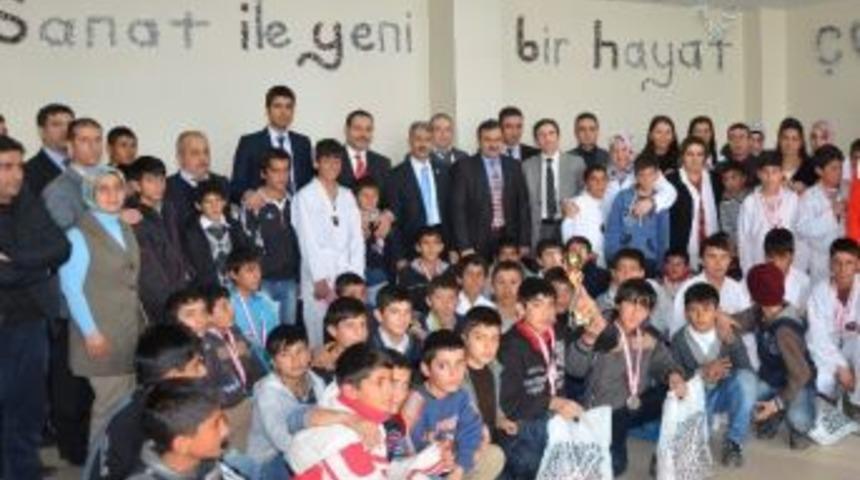 Vang&ouml;l&uuml; &Ccedil;ocuk Ve Gen&ccedil;lik Merkezi&rsquo;de &Ouml;d&uuml;l T&ouml;reni