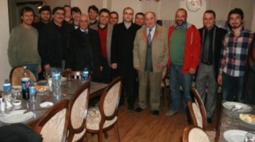 B&uuml;&rsquo;de Emekli Olan Profes&ouml;re Veda Yemeği