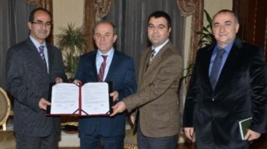 Vali Öztürk “bilinçli Anneler Sağlıklı Nesiller Projesi” Protokolünü İmzaladı