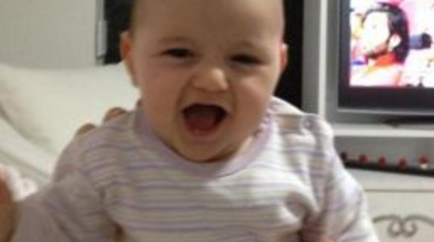 Pencereden D&uuml;şen Bebek Ve Peşinden Atlayan Annesinin Durumu İyi