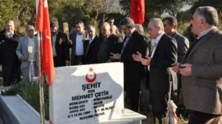 Başkan Alıcık, Şehit Mehmet &Ccedil;etin&rsquo;in Mezarını Ziyaret Etti
