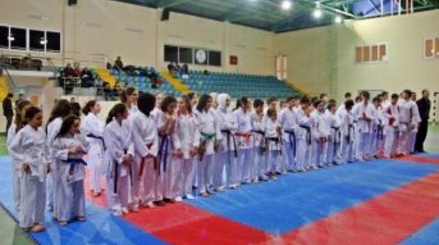 Rize&rsquo;de Karateciler İl Birinciliği İ&ccedil;in Yarıştı