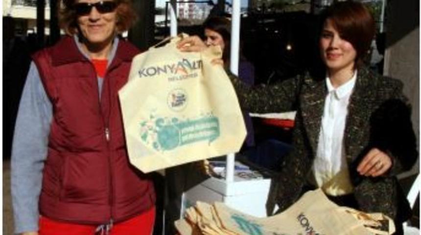 Konyaaltı Belediyesi Bez Torba Dağıtıyor