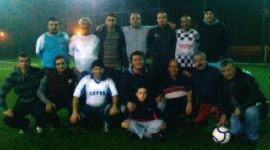 Vize Mehmet Akif Mahallesi Ş&ouml;hretler Futbol Takımı Gen&ccedil;lere Taş &Ccedil;ıkarttı