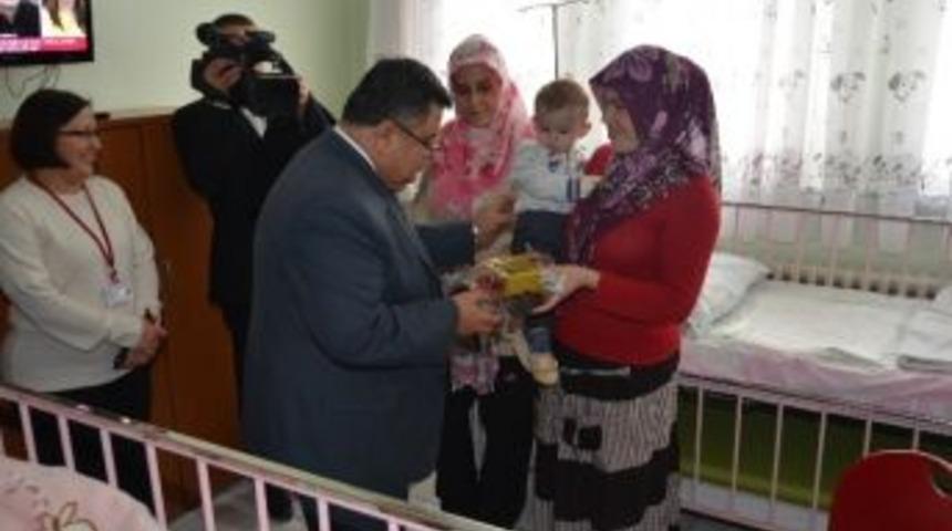 Başkan Yağcı Ve Eşinden Hasta Ziyareti