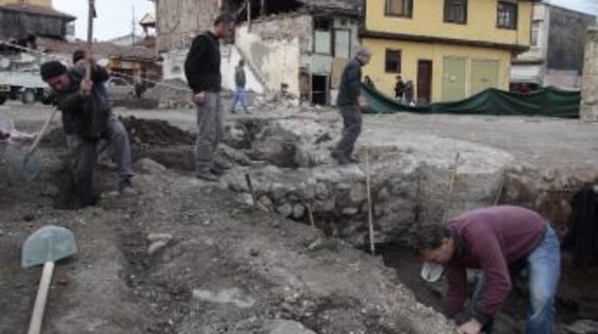 Sapanca'da Hamam Kalıntısı Bulundu