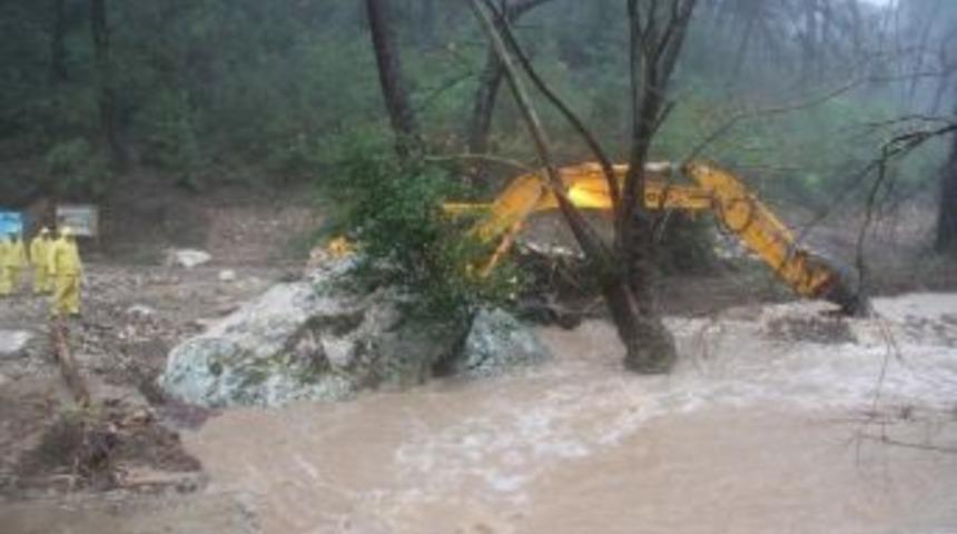 Gatab Ekipleri, Yağmurda Tıkanan B&uuml;zleri A&ccedil;tı