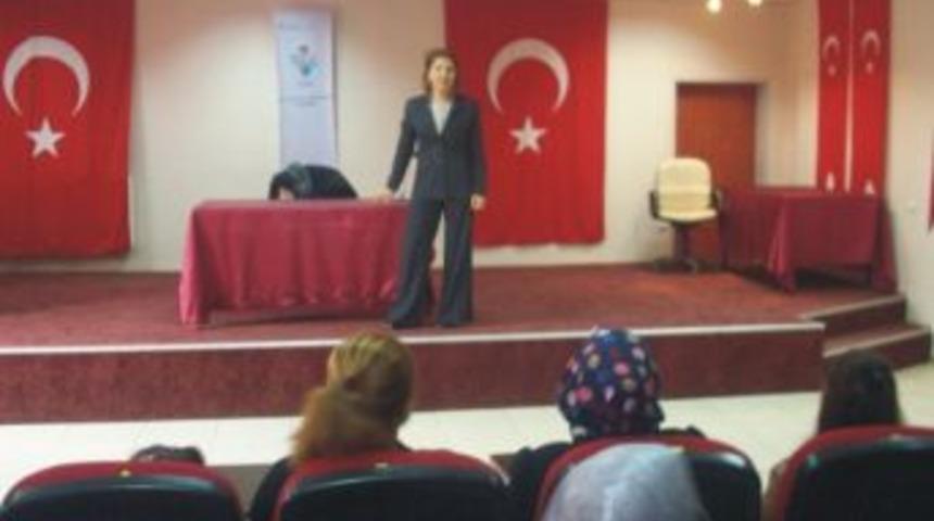 Suru&ccedil;lu Kadın Kursiyerlere &lsquo;kadın Ve Doğum&rsquo; Semineri