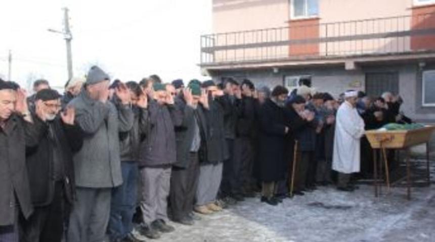 Gazeteci Hınıslıoğlu&rsquo;nun Kayınbiraderi Son Yolculuğuna Uğurlandı