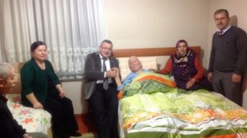 Başkan G&uuml;lşen'den Hastalara Moral Ziyareti