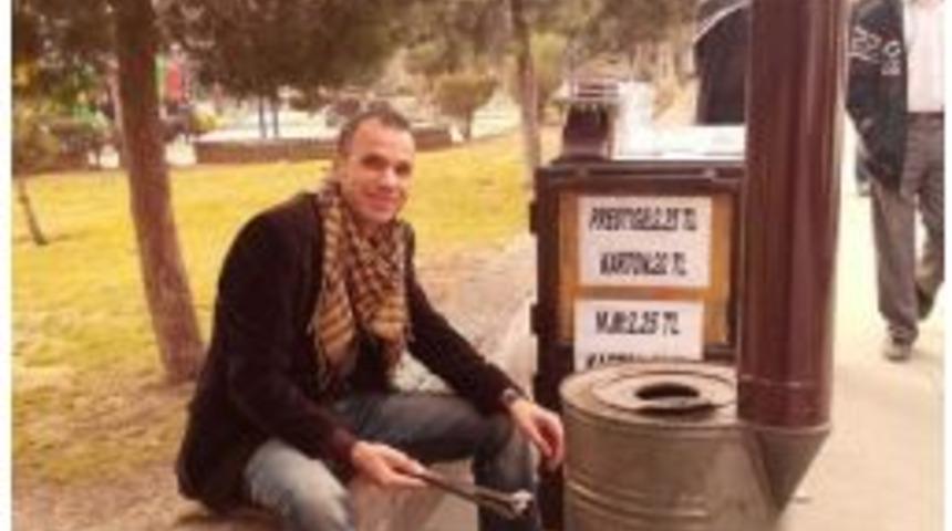 Seyyar Satıcı, Tezgahının Yanına Odun Sobası Kurdu