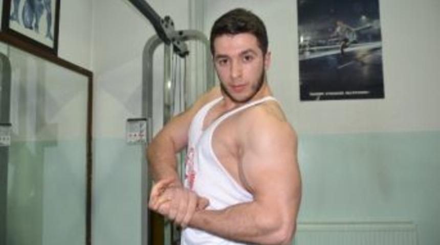 Kenan Demir, D&uuml;nya V&uuml;cut Geliştirme Şampiyonası&rsquo;na Hazırlanıyor