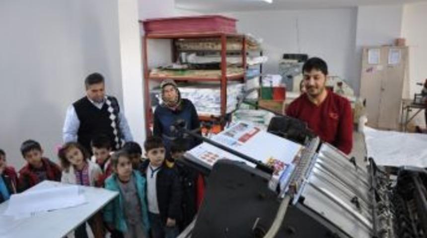 Minikler Gazetenin Hazırlanışını &Ouml;ğrendi