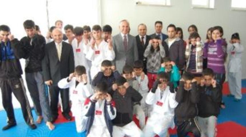 Vali Yurdakul Muay Thai Spor Okulu&rsquo;nu Ziyaret Etti