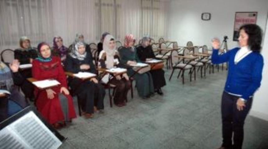 (&ouml;zel Haber) Kur'an Kursu Hocaları Şan Dersi Alıp T&uuml;rk Musikisi &Ouml;ğreniyor