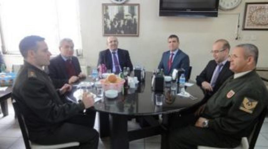 Bolvadin Vergi Dairesi M&uuml;d&uuml;r&uuml; M&uuml;sevitoğlu&rsquo;na Veda Yemeği