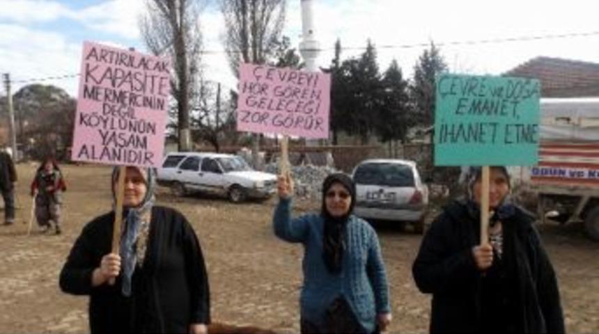 K&ouml;yl&uuml;ler Maden Ocağı İ&ccedil;in Ayaklandı, Cami Minaresinden Eylem &Ccedil;ağrısı Yapıldı