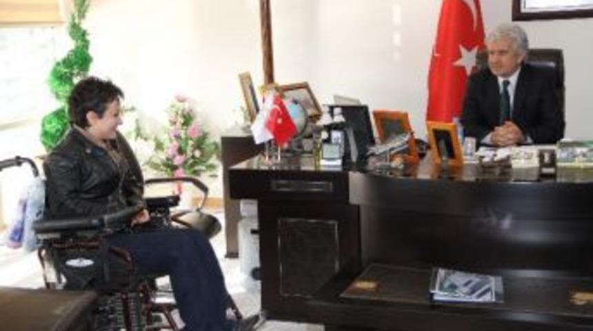 Engelli G&uuml;lşah Halterle Enfeksiyonu Yendi