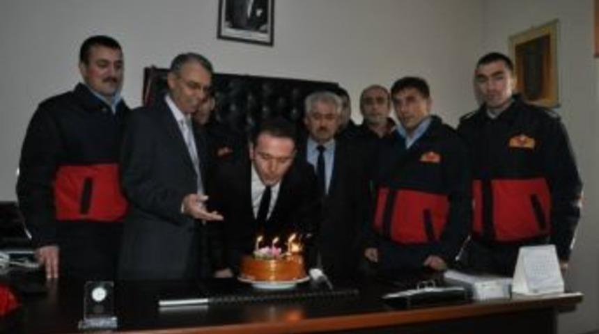 &Ccedil;imenoğlu&rsquo;ndan İtfaiye M&uuml;d&uuml;r&uuml; Taşkın&rsquo;a Doğum G&uuml;n&uuml; S&uuml;rprizi