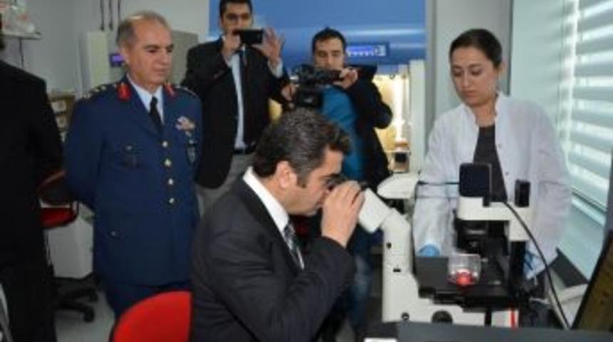 Vali D&uuml;zg&uuml;n Genetik Ve K&ouml;k H&uuml;cre Merkezi&rsquo;ni Gezdi