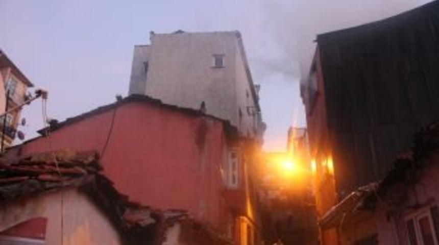 Beyoğlu&rsquo;nda Yangın Paniği