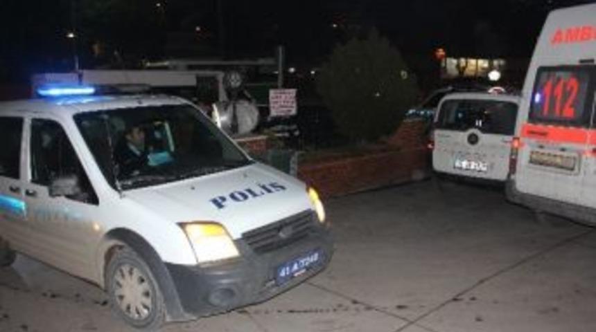 Kocaeli &Uuml;niversitesi'nde &Ouml;ğrenciler Birbirine Girdi: 2 Yaralı