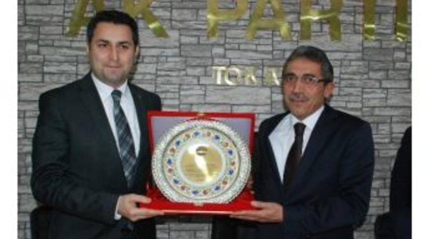 Başkan &Ccedil;elik&rsquo;den Eroğlu&rsquo;na Plaket