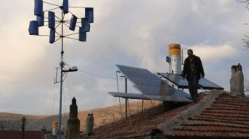 İnşaat Ustası, G&uuml;neş Ve R&uuml;zgar Enerjisinden Elektrik &Uuml;retiyor