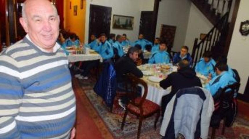 Salih G&uuml;l'den K&uuml;tahyaspor'a Yemek