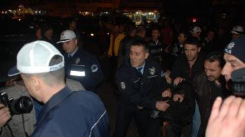 Uyuşturucu Kullanan Gen&ccedil; Markette Polislere Saldırdı