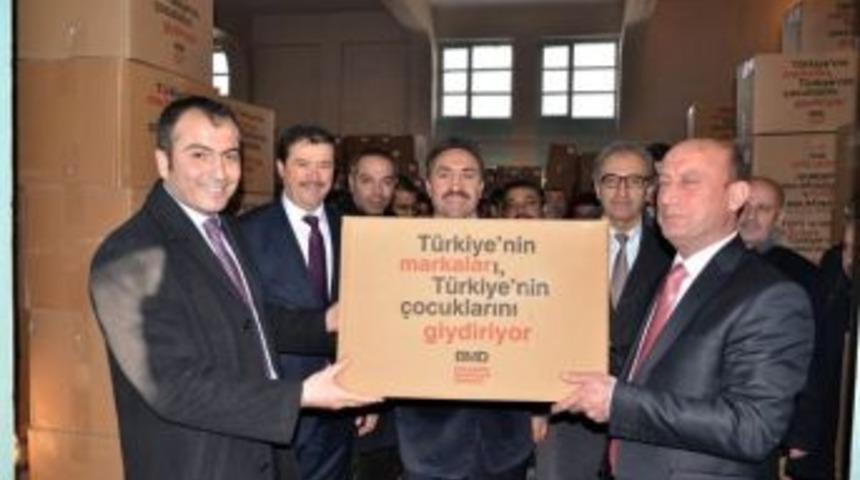 Erzincan&rsquo;da Binlerce &Ouml;ğrenciye Kışlık Ayakkabı Ve Mont Yardımı