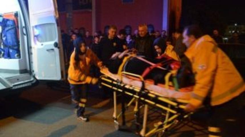 Yolun Karşısına Ge&ccedil;mek İsteyen Yayaya Otomobil &Ccedil;arptı