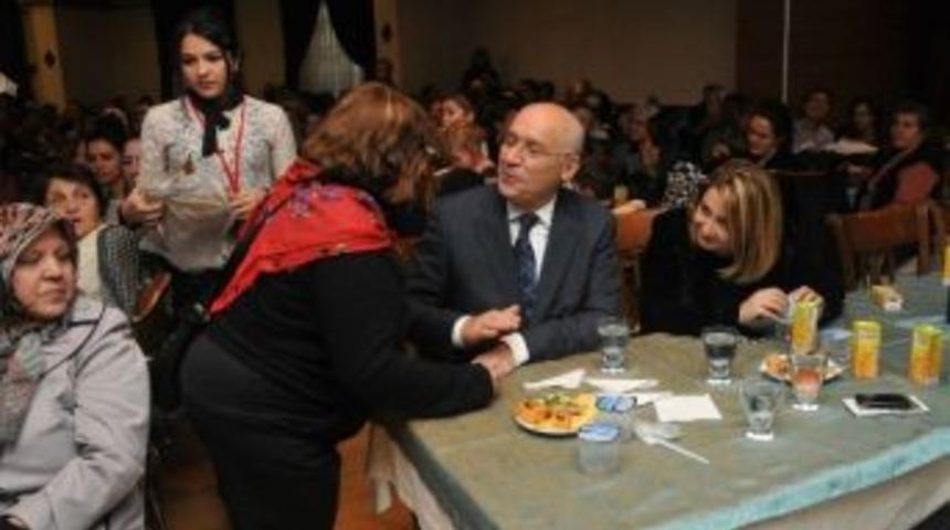 Yenimahalleli Kadınlar Matinede Eğlendi