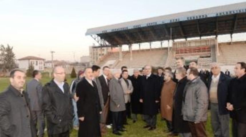 Karacabey Stadyumu'nu Büyükşehir Yenileyecek