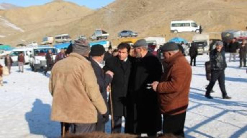 Başkan Demir Canlı Hayvan Pazarında Dert Dinledi