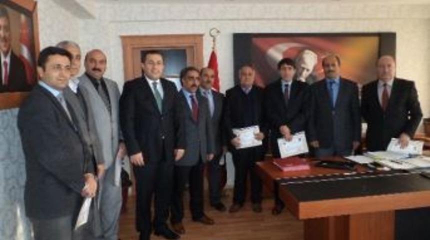 Varto Kaymakamı Şahin&rsquo;den Mem &Ccedil;alışanlarına Başarı Belgesi